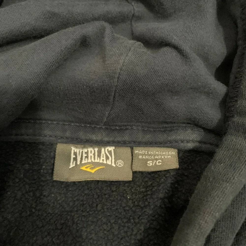 Vintage y2k Everlast embroidered logo hooded pullover sweatshirt in black -small